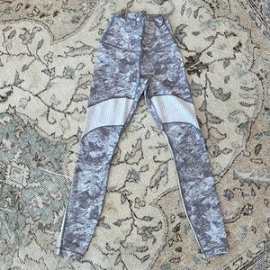 Lululemon Limited Edition Women’s Leggings. Grey marbled print, size 2.